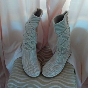 Ugg classic Argyle Knit Cream Boots Size 8